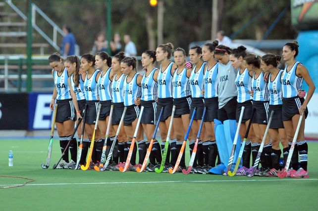 Varias campeonas de 2010 fueron llamadas tras retirarse del equipo. La última fue Claudia Burkart