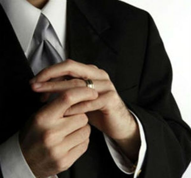 La certeza de que a las mujeres solteras les gustan los hombres comprometidos dispara un nuevo fenómeno en internet: las novias falsas.