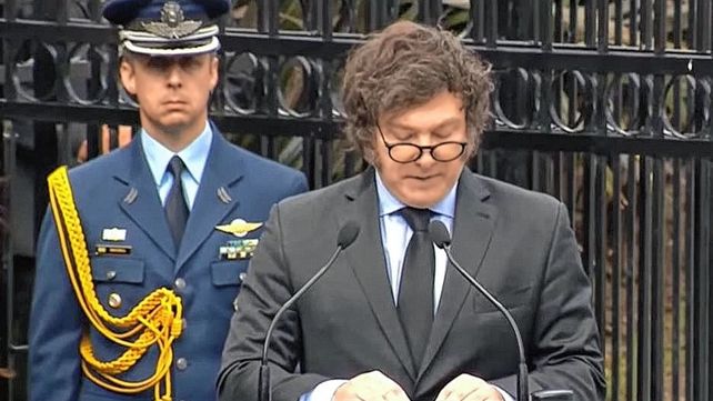 Milei encabezó el acto por Malvinas y convocó a una reconciliación con las Fuerzas Armadas