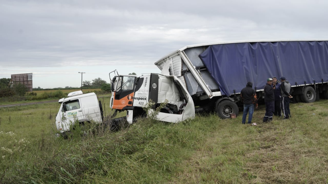 Choque de camiones en la autopista a Córdoba
