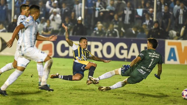 Damián Martínez convierte en el empate ante Atlético Tucumán