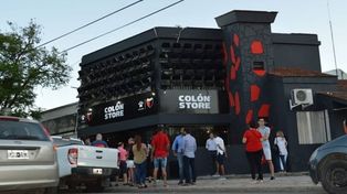 Un socio de Col&oacute;n denunci&oacute; en redes sociales que el club no tiene carnets para asociar hinchas.&nbsp;