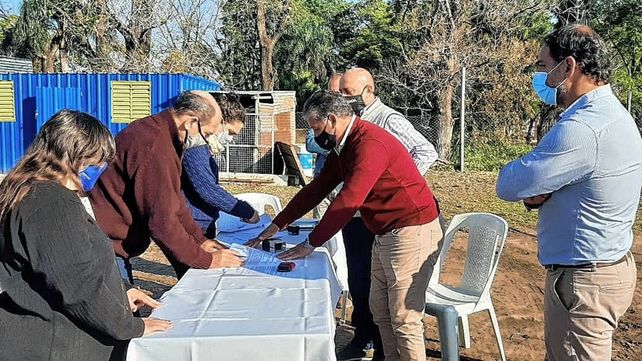 Se firmó el acta de inicios de trabajos para la ejecución de la conexión de la red de agua potable al acueducto Desvío Arijón.