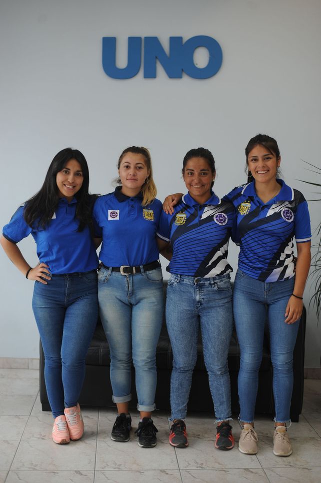 Listas para salir a la cancha