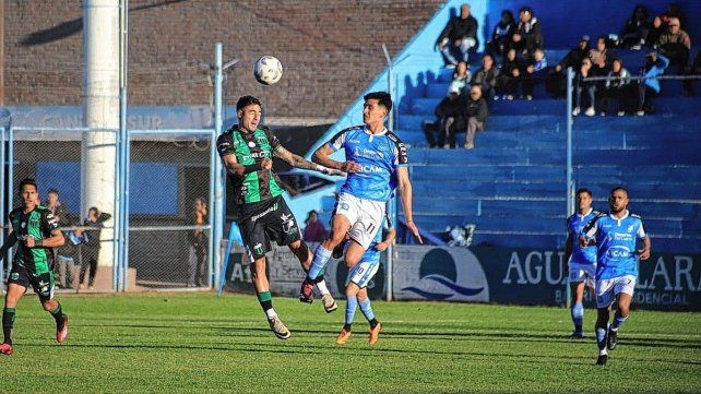 Estudiantes de Río Cuarto venció a Nueva Chicago y le dio una mano a Colón