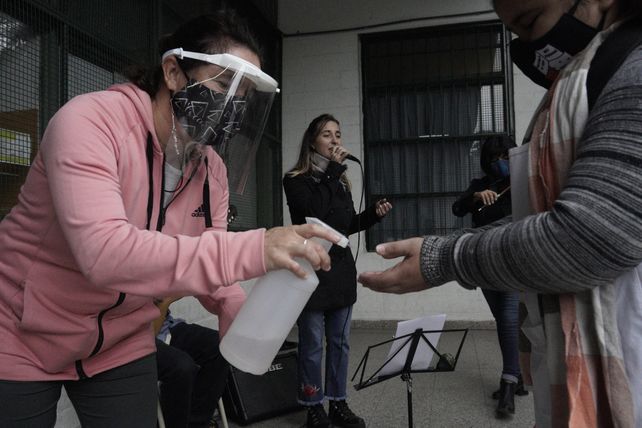 RECAUDOS SANITARIOS. Los gremios Amsafé y ATE cuestionaron la metodología que lleva adelante el Ministerio de Educación.
