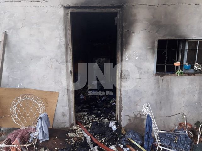 Se incendió una vivienda en Barrio Centenario y las pérdidas fueron totales
