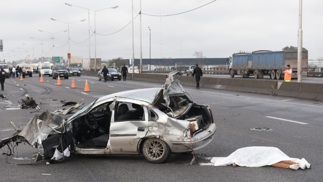 Dos muertos por el vuelco de un auto en Circunvalación
