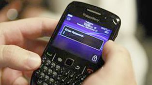 Millones de usuarios de BlackBerry quedaron sin servicio por un bot&oacute;n que fall&oacute;