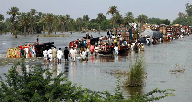 Nuevas inundaciones suman 200 mil desplazados en Pakist&aacute;n