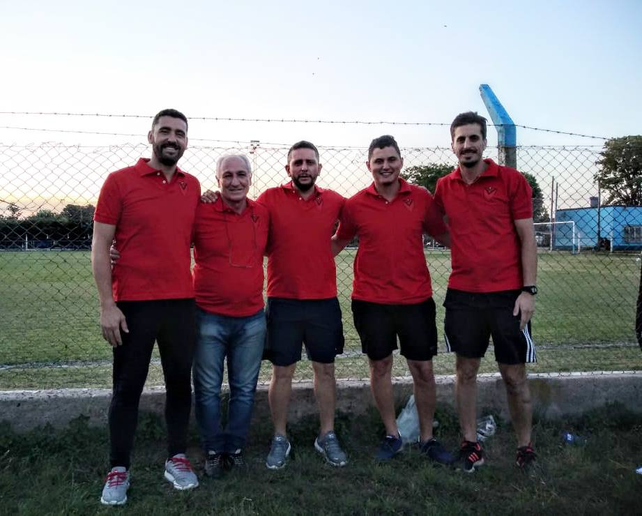 Diego Rodr&iacute;guez junto al cuerpo t&eacute;cnico a cargo de Newell&acute;s.