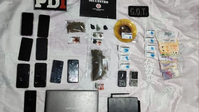 Apresaron a 15 personas por la venta barrial de drogas en los barrios San Lorenzo y Scarafía Apresaron a 15 personas por la venta barrial de drogas en los barrios San Lorenzo y Scarafía