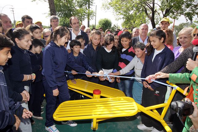 Un nuevo sendero peatonal recorre avenida Peñaloza
