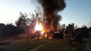 El fuego consumió la casa de Bajada Grande.&nbsp;