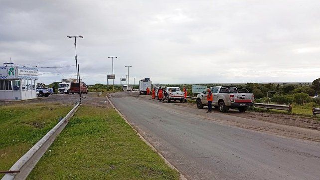 Vialidad Nacional se hizo cargo de la estación de la ruta 174 y del puente Victoria - Rosario y Gendarmería vigila la zona frente al reclamo sindical