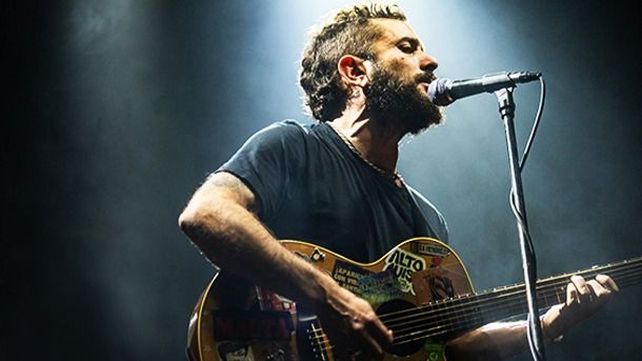 El cantante de Cielo Razzo