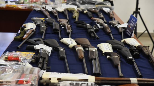 Desvío masivo de armamento. Nueve imputados por proveer al circuito ilegal 142 armas de fuego en Santa Fe