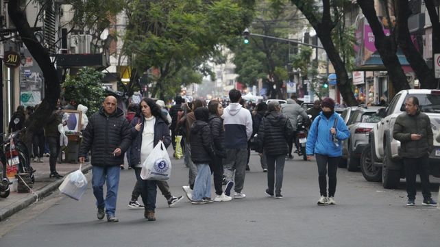 Calle San Luis se convirtió en peatonal y los comercios ofrecen descuentos por el Día del Padre