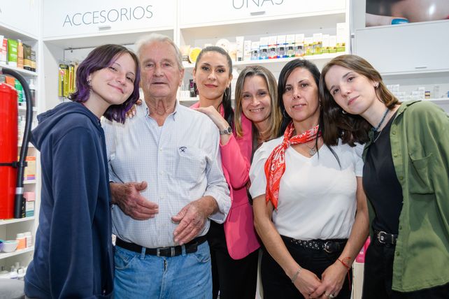 Morena Aranda, Enrique, Adriana, Cristina y Claudia Zadel y Azul Aranda.  