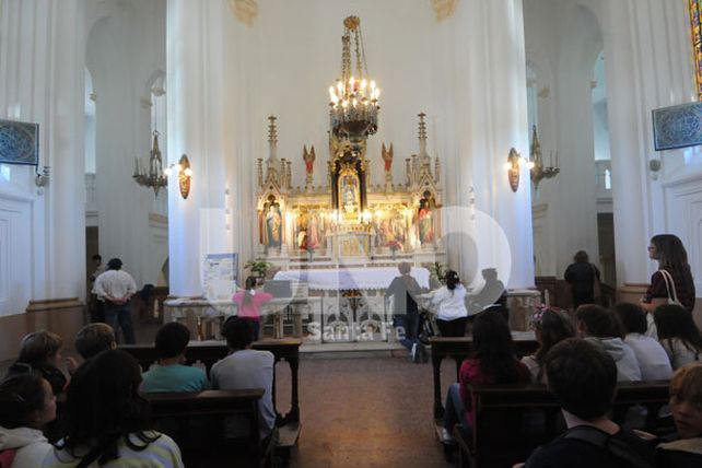 Cientos de santafesinos participan de la fiesta de la Virgen de Guadalupe