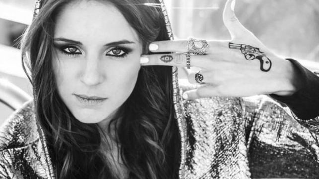 Candelaria Tinelli le dio un gusto a papá Marcelo y se tapó un tatuaje muy provocador