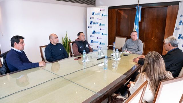 Referentes de gremios rosarinos en la reunión con dirigentes de la CCT nacional