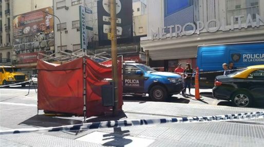 Una turista francesa se mató en el centro porteño