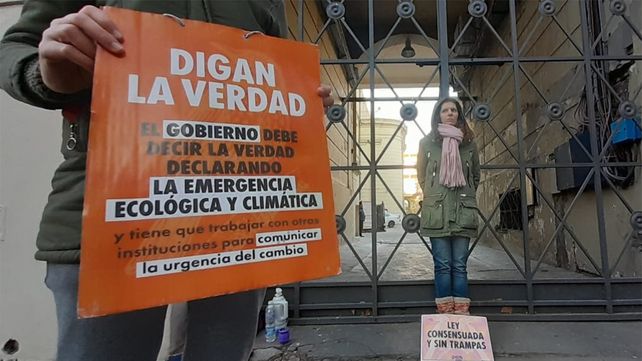 El grupo de autoconvocados está concentrando en la plaza San Martín desde las 8 de la mañana.