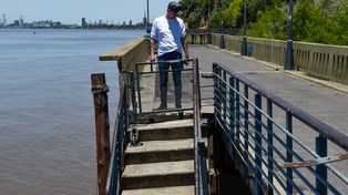 El candidato recorrió la zona que quiere que se transforme.