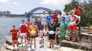 Los capitanes de los seleccionados en el mundialmente famoso Sydney Harbour Bridge.