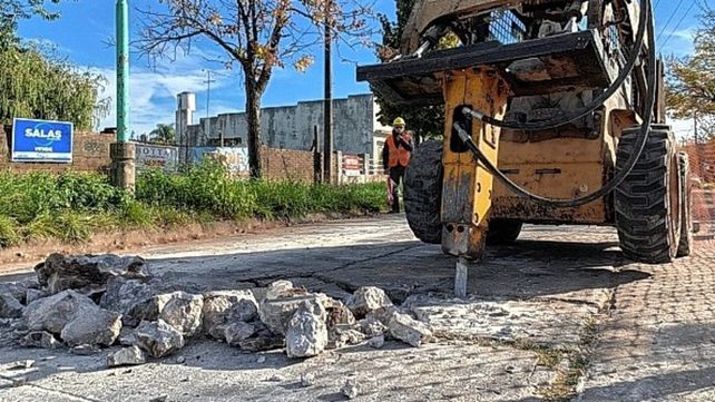 Trabajos de bacheo en la ciudad de Santo Tomé