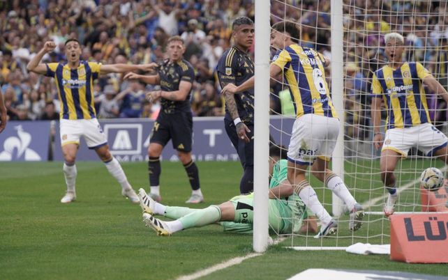 Otra genialidad. Di María convierte ante Boca, en el Gigante. Fue mediante un córner olímpico.