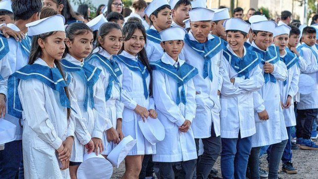 Desfile. Instituciones educativas mantienen el recuerdo y las enseñanzas de Anacleto Bernardi.