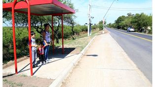 Aplauden la obra sobre la calle principal