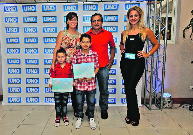 Respaldados. Los pequeños llegaron a la producción acompañados por sus padres