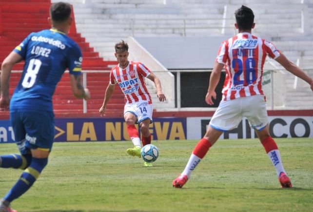 El volante de Unión Nery Leyes analizó el perfil como técnico de Azconzábal.