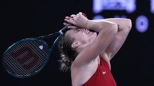 Sabalenka al momento de vencer a la jugadora china. De 25 años, ya había ganado en Melbourne el año pasado al superar en la final a la kazaja Elena Rybákina.