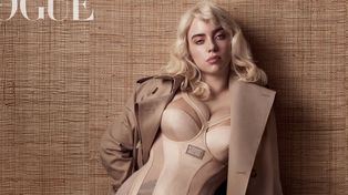 A lo Madonna. Eilish se tiño de rubio y apostó por un cambio de look.&nbsp;