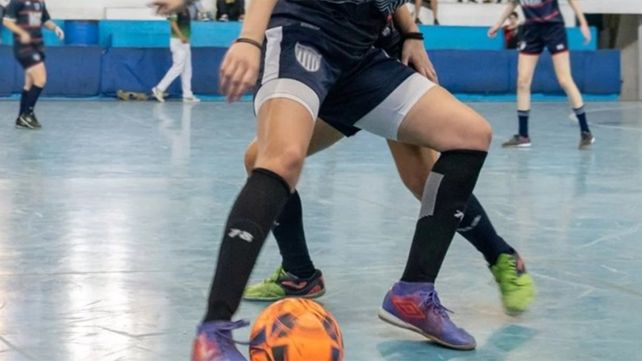 Un partido de futsal femenino terminó con una pelea y una chica de 16 años golpeada