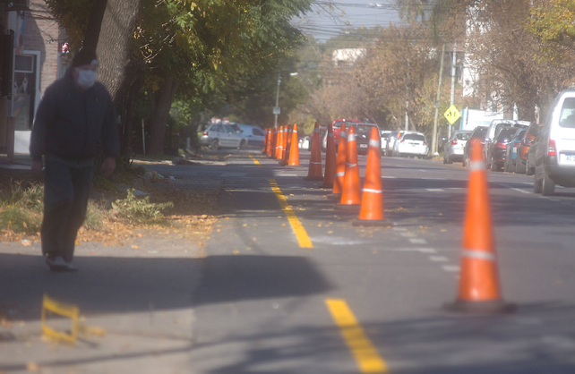 Piden en el Concejo la suspensión de la demarcación de la bicisenda en calle Urquiza