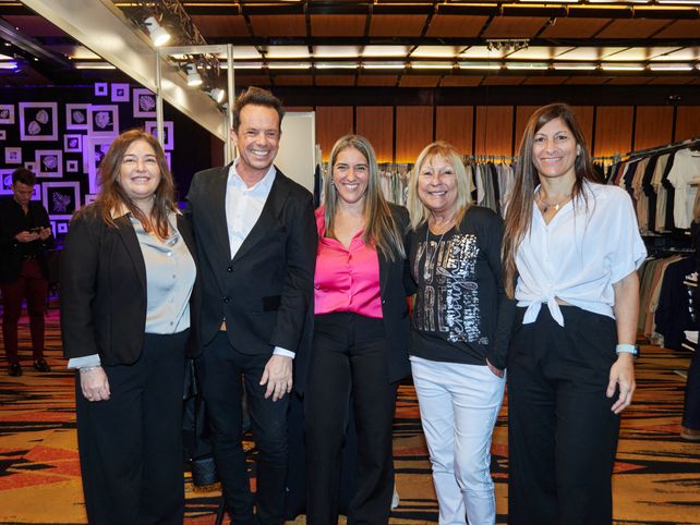 Marcela Giménez, Gustavo Yanczewski, Sabrina Brachetta, Silvia Mondino y Virginia Forcada  