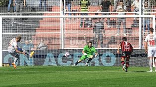 Álvez se descargó en las redes por su actuación en Paraná