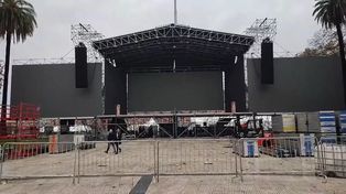 Concluyó el despliegue de estructuras y de operarios que aceleraron el pulso de los trabajos para montar un escenario de espaldas a la Rosada.