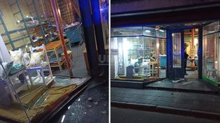El comercio está ubicado en San Jerónimo 2100 y la mujer rompió la vidriera a piedrazos