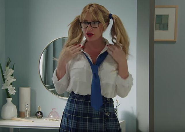 La azafata sexy de Flor Peña no pudo con Mike Amigorena pero puso en llama a los televidentes