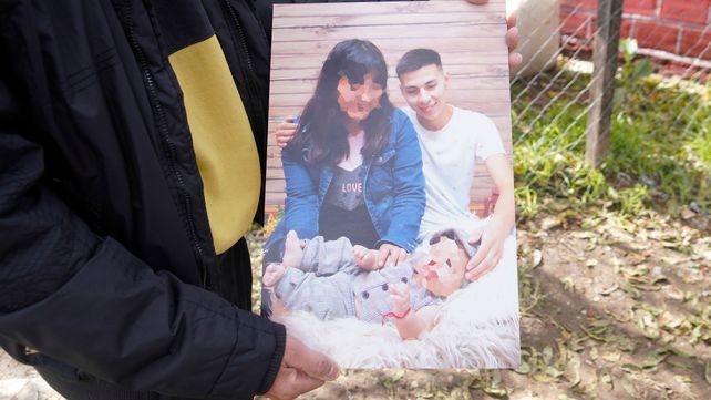 Nicolás Agustín Agüero y su familia. Sus parientes no comprenden la ferocidad del ataque del que fue víctima en Rodríguez al 4400.