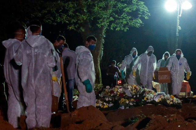 Una entierro en el cementerio municipal Vila Formosa de San Pablo.