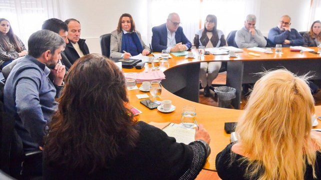 Los senadores firmaron dictámenes de mayoría por la reforma previsional.