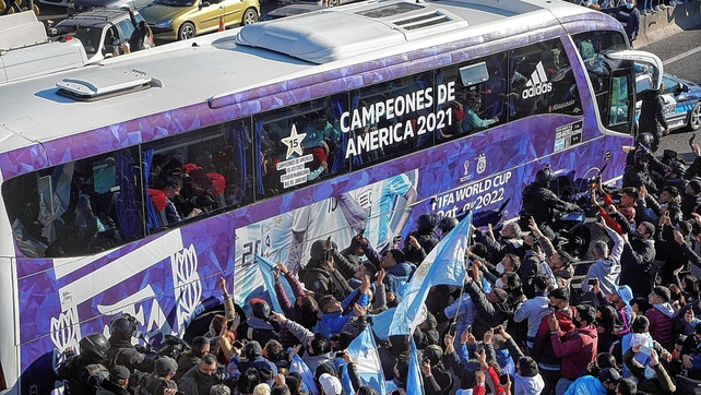 La Selección recibió el afecto de los fanáticos camino al predio de AFA