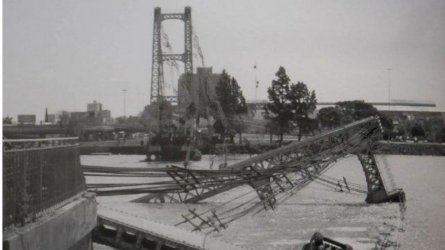 Se cumplen 42 años de la caída del Puente Colgante. Un hecho que dejó una imagen de decadencia por 20 años